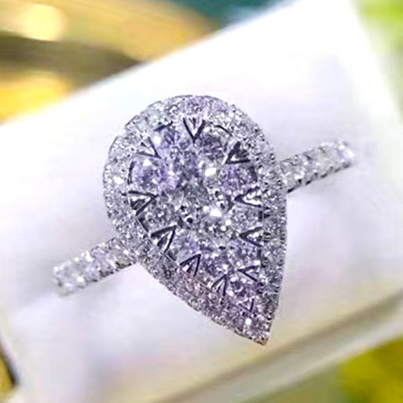 ♥️Zircon Stones Ring micropave teardrop stones run down sides silver plated - Picture 3 of 8